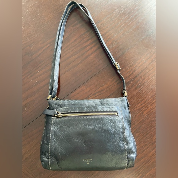 FOSSIL Classic Black Leather Vickery Crossbody Purse Bag with Adjustable Strap - Picture 1 of 11